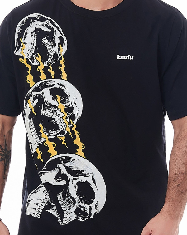 Camiseta Classic Skull Explosion Preto Knulu