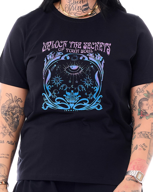Camiseta Feminina Secrets Preto Knulu