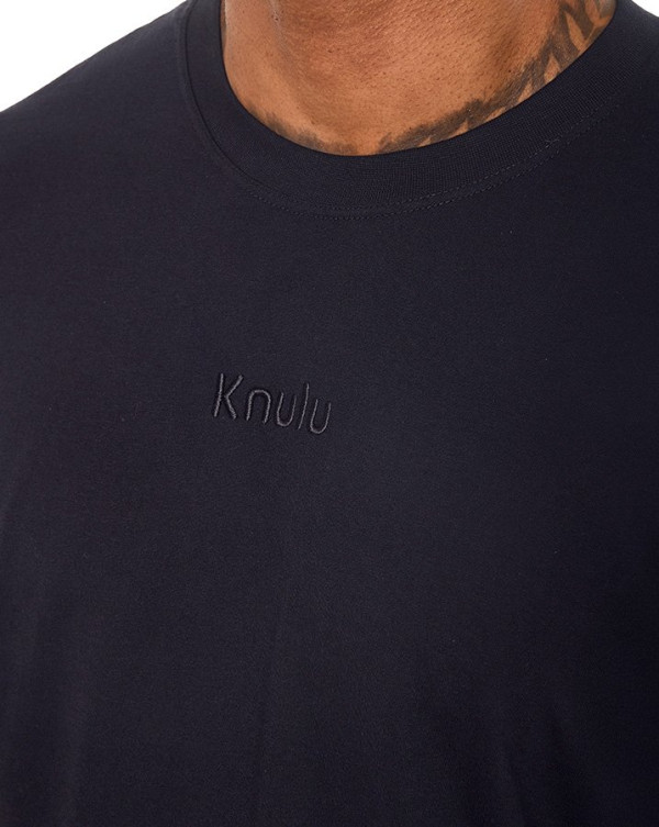 Camiseta Classic Relief Logo Preto Knulu